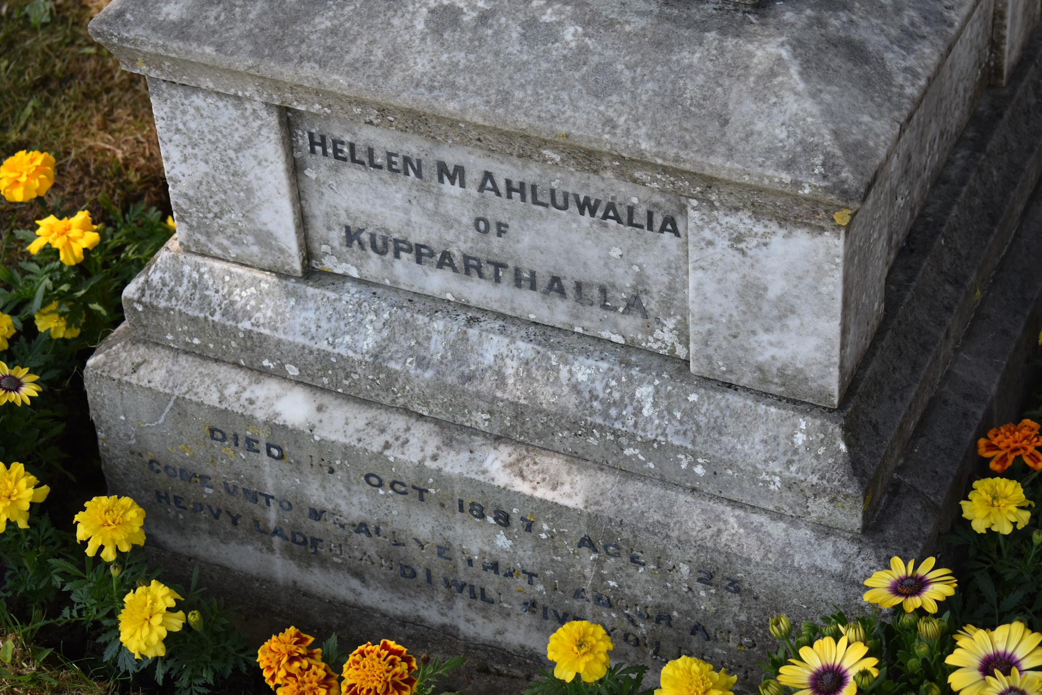 Picture of Princess Helen's grave